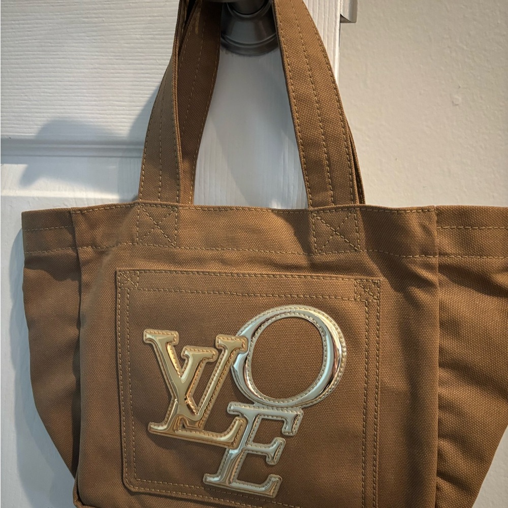 NWOT 100% authentic Louis Vuitton Love tote